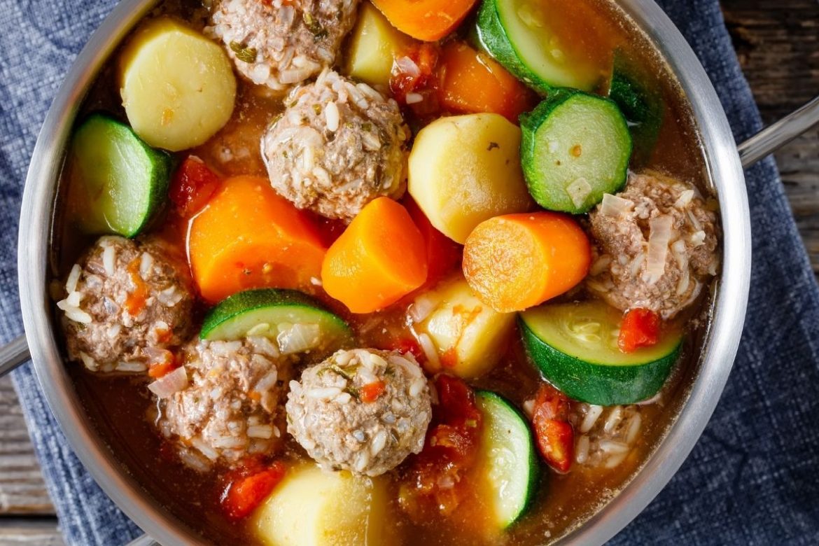 Sopa de albondigas