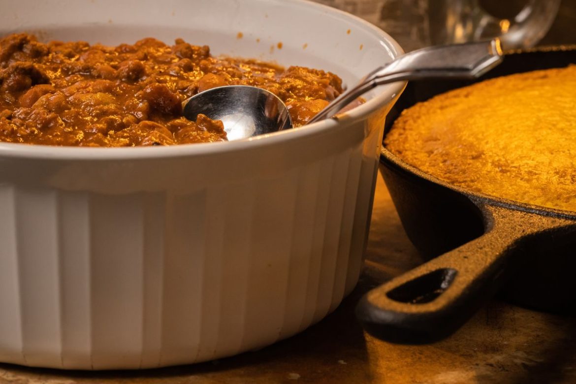 Chilli cornbread pie